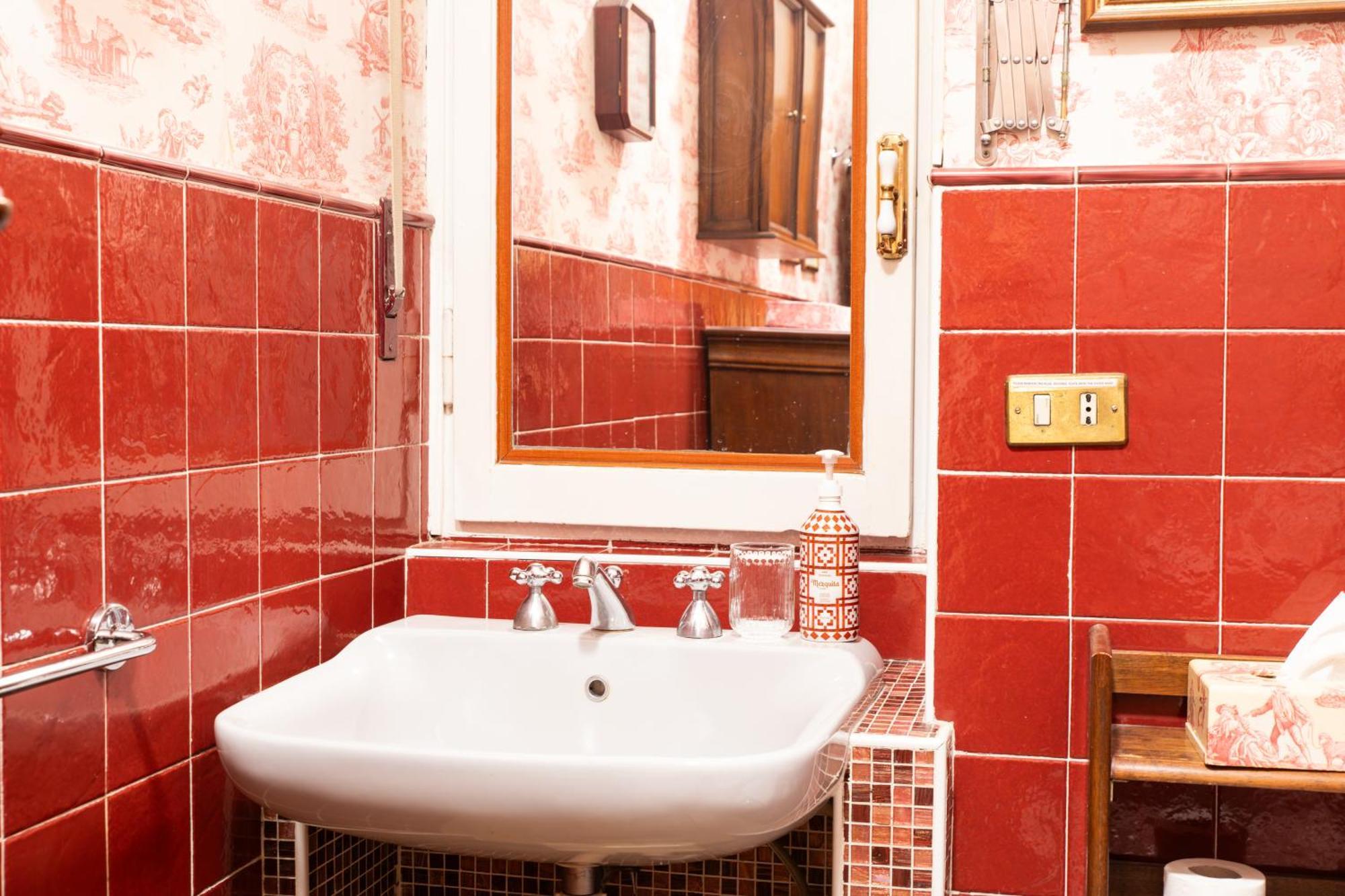Duomo Walking Distance Elegant Flat With View Lejlighed Milano Eksteriør billede