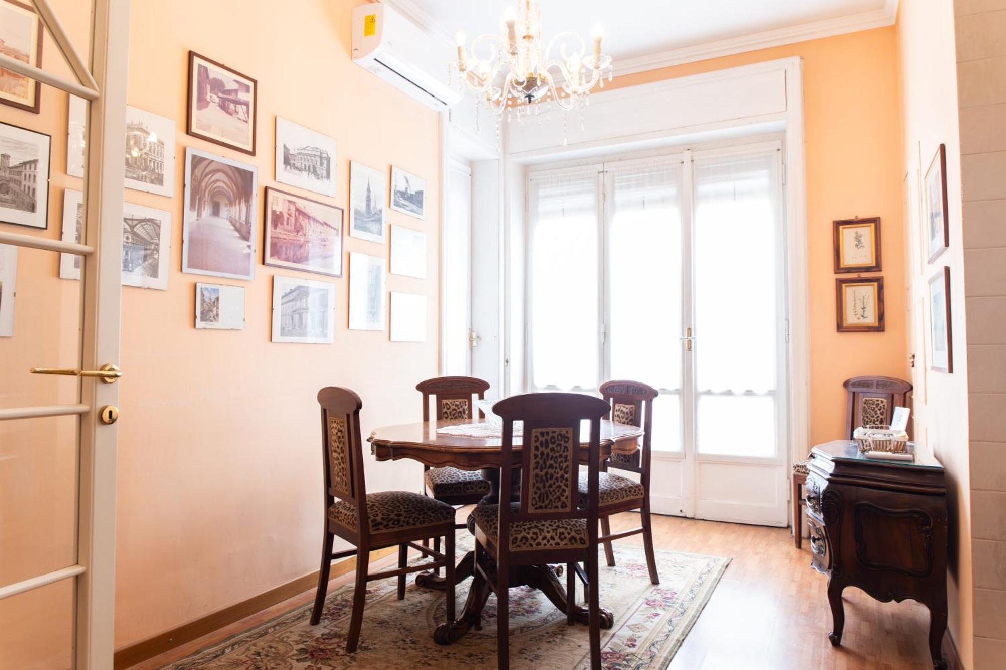 Duomo Walking Distance Elegant Flat With View Lejlighed Milano Eksteriør billede